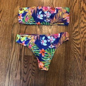 Strapless cheeky Bikini floral print size large. Excellent condition